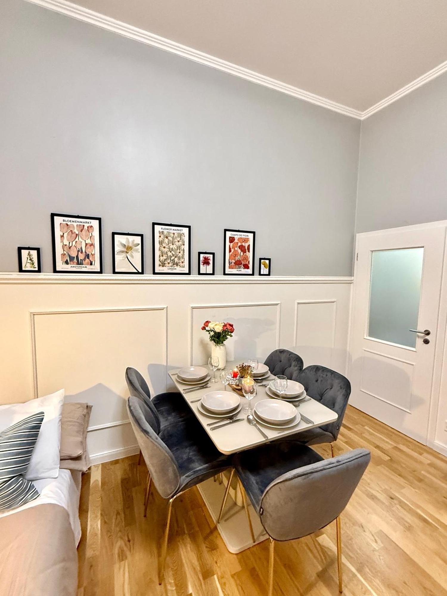 Stunning In Wenceslas Square Apartment *